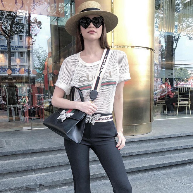 Cặp đôi Hà Hồ - Kim Lý 'tình bể tình' khi cùng nhau diện 1 chiếc áo ảnh 1