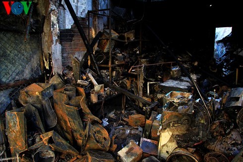  Bàng hoàng vụ cháy trung tâm thương mại Kon Tum ngày cận Tết ảnh 1