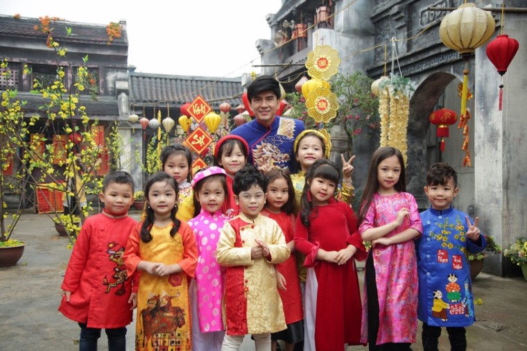 Đan Trường mang không khí Tết vui tươi trong MV Xuân 2018 ảnh 5