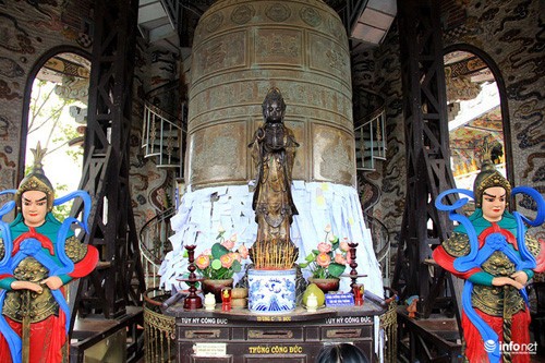 Đầu xuân viếng ngôi chùa có tượng Bồ tát bằng hoa lớn nhất thế giới ảnh 5