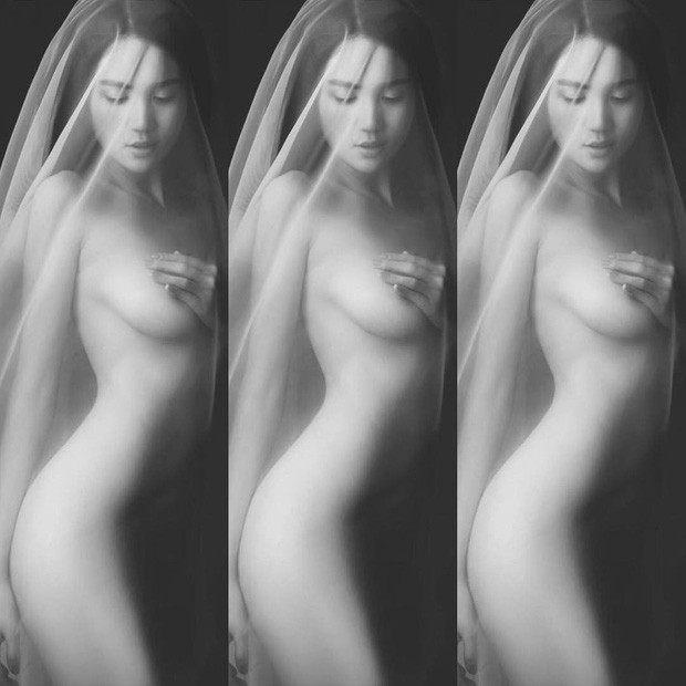 Bỏng mắt với ảnh nude của Ngọc Trinh đầu năm mới ảnh 1