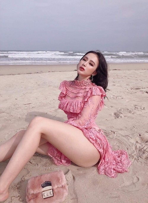  Angela Phương Trinh khoe ảnh bán nude trong nhà tắm đầy táo bạo ảnh 2
