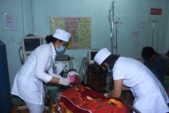 Vụ xe khách lao xuống vực 100 mét: 'Rất nhiều người gào khóc thảm thiết' ảnh 2