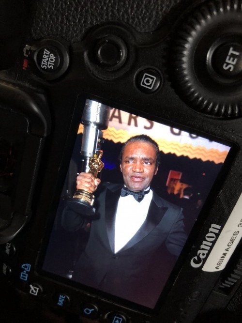  Cầm chưa kịp ấm tay, tượng vàng của Nữ chính xuất sắc nhất Oscar 2018 đã bị ăn cắp ảnh 1