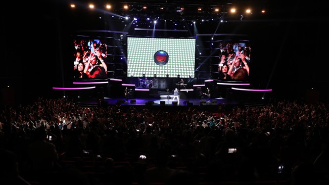 Hàng nghìn khán giả ‘quẩy’ cùng Modern Talking ảnh 2