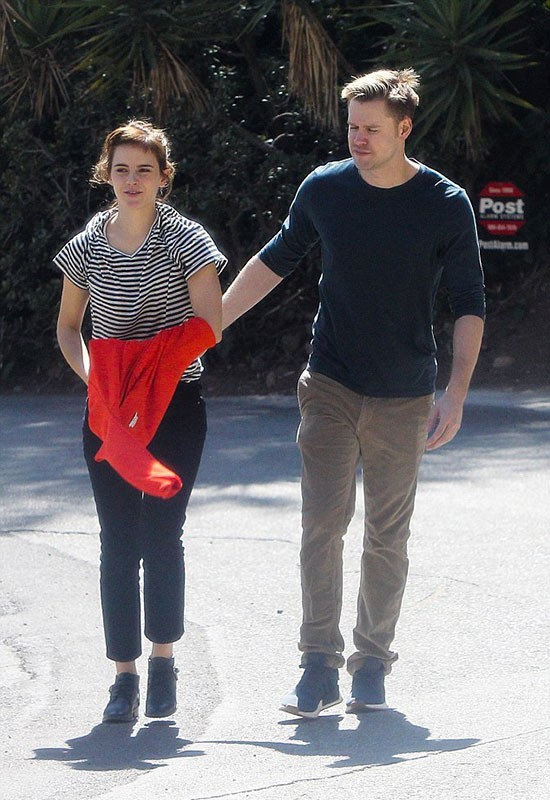 Chia tay doanh nhân công nghệ, Emma Watson công khai hẹn hò nam diễn viên 'Glee' ảnh 1