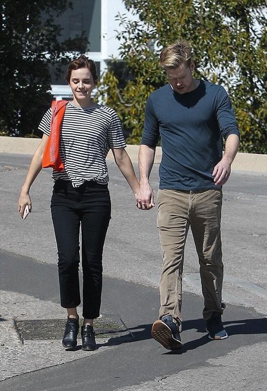 Chia tay doanh nhân công nghệ, Emma Watson công khai hẹn hò nam diễn viên 'Glee' ảnh 3