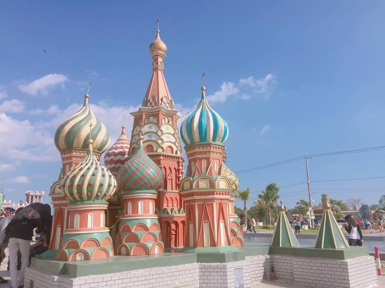 Giới trẻ đổ xô check-in công viên 'kỳ quan thế giới' ở Long An ảnh 2