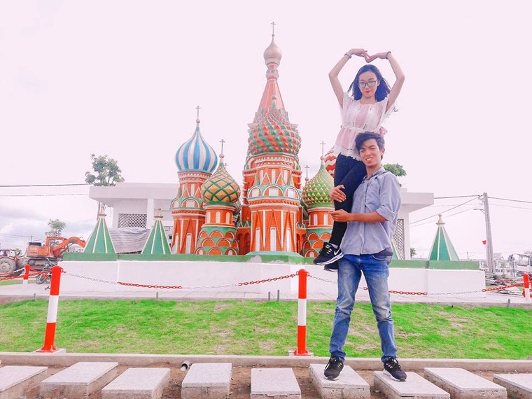 Giới trẻ đổ xô check-in công viên 'kỳ quan thế giới' ở Long An ảnh 6