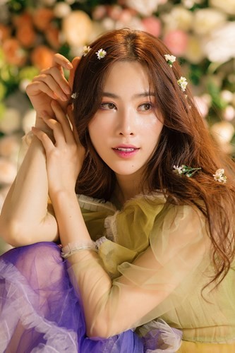 Người đẹp Nam Em: 'Mỗi tháng tôi sẽ ra một MV ca nhạc' ảnh 2