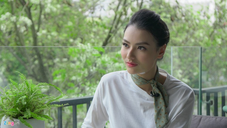 Người mẫu Hồng Quế: '17 tuổi, tiền và đàn ông giàu đã vây quanh tôi' ảnh 1