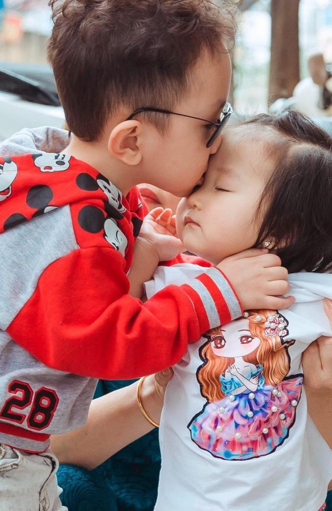 Bà xã Tuấn Hưng lần đầu khoe con gái cực đáng yêu ảnh 2