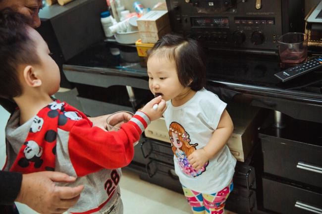 Bà xã Tuấn Hưng lần đầu khoe con gái cực đáng yêu ảnh 5