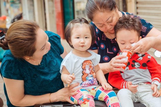 Bà xã Tuấn Hưng lần đầu khoe con gái cực đáng yêu ảnh 6