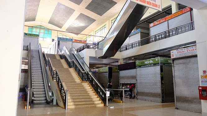 Hàng trăm tiểu thương chợ Hạ Long bãi thị ảnh 1