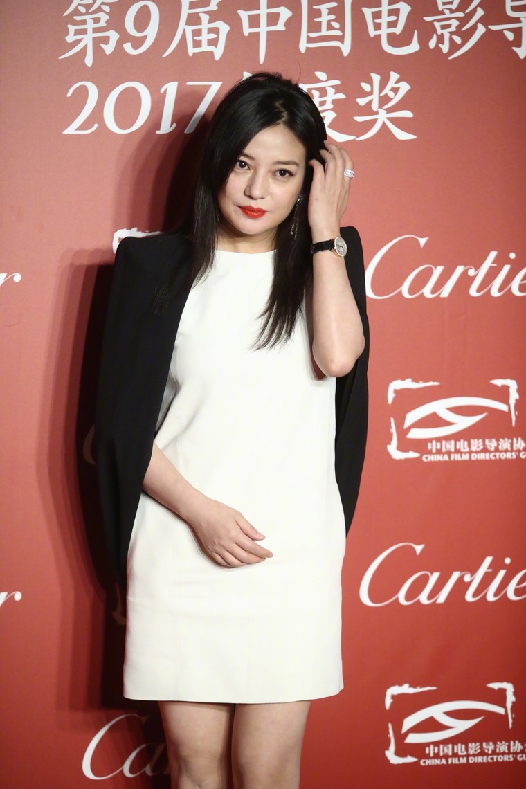 Triệu Vy chính thức tái xuất showbiz sau bê bối gian lận tài chính ảnh 2