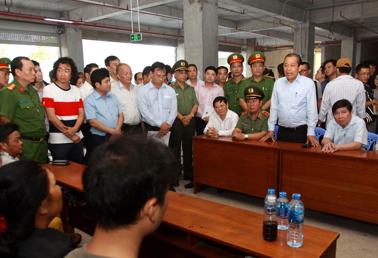 Phó Thủ tướng Trương Hòa Bình thăm cư dân chung cư Carina ảnh 2