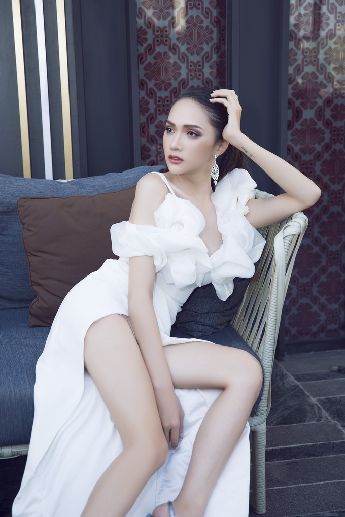  Hương Giang kể lại quá trình chuyển giới: 'Mỗi bước đi như xương sườn đâm xuyên vào ngực' ảnh 2