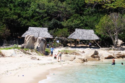 Đến Khánh Hòa khám phá vẻ đẹp hoang sơ ở làng đảo Bình Hưng ảnh 1