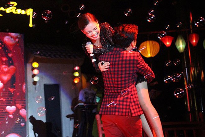 Sao nữ lên tiếng chuyện bị Trường Giang lợi dụng ôm hôn trên truyền hình ảnh 2