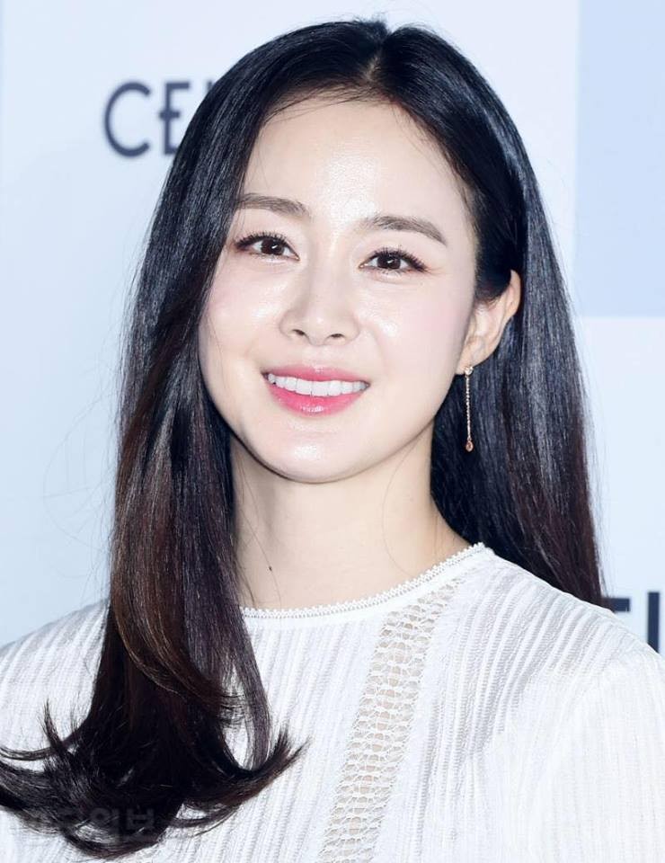 Lần đầu xuất hiện sau khi sinh, Kim Tae Hee gây sốc vì quá đẹp ảnh 2