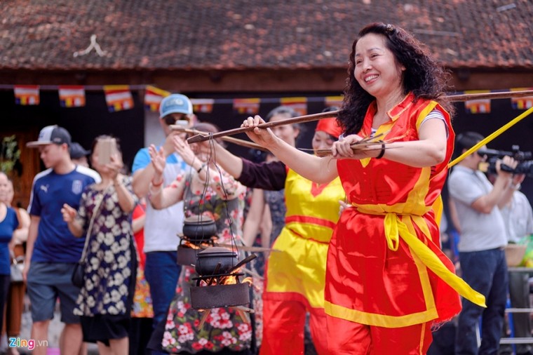 Thi nấu cơm, bắt lợn vui nhộn giữa Thủ đô ảnh 2