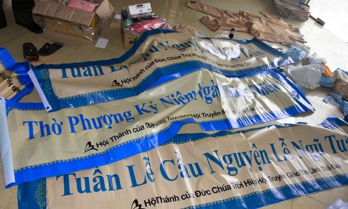 Thu giữ ‘nước thánh’ của 'Hội thánh đức chúa trời' tại Thanh Hóa ảnh 2