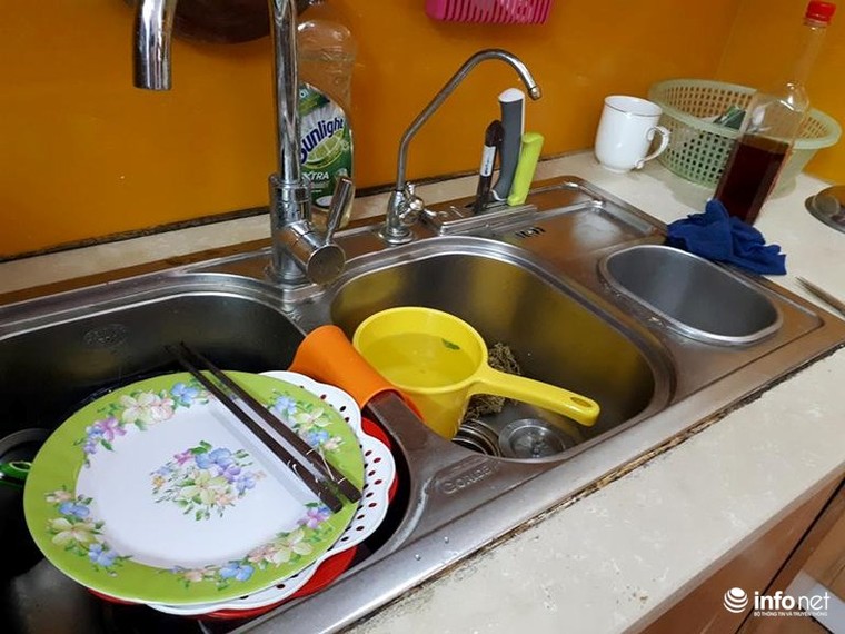 Đầu hè, dân chung cư cao cấp khổ sở nhịn tắm, mua xô chậu tích nước ảnh 2