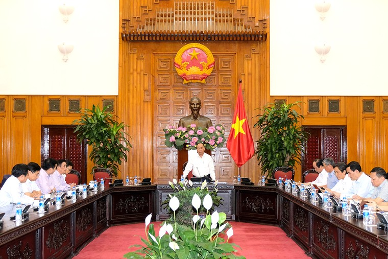 Thủ tướng: Xây dựng Chính phủ điện tử từ những việc nhỏ nhất ảnh 1