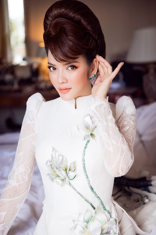 Lý Nhã Kỳ mang áo dài lên thảm đỏ Cannes ảnh 3