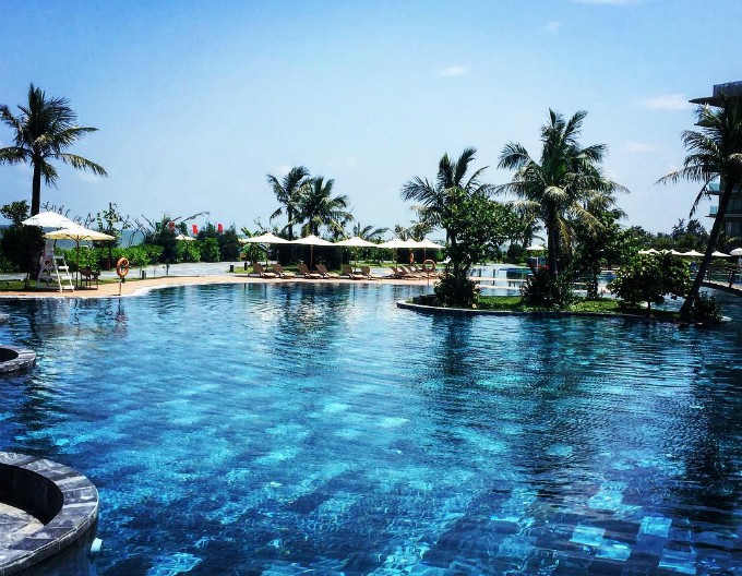 5 bể bơi vô cực giải nhiệt ngày nóng như đổ lửa ở miền Bắc ảnh 5