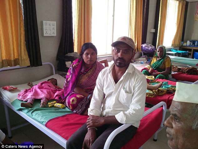 Bé sơ sinh mắc hội chứng 'nàng tiên cá' chào thế giới 15 phút thì qua đời ảnh 1