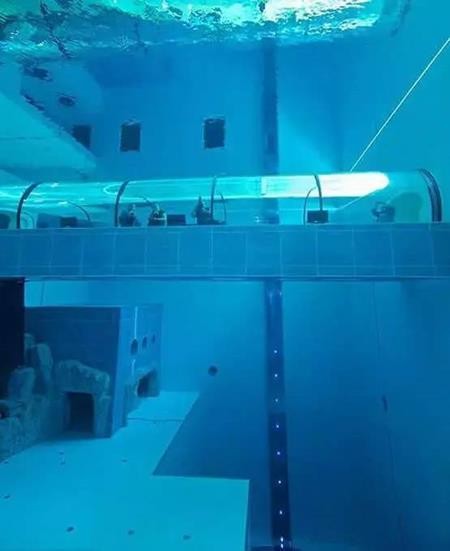 Khám phá bể bơi sâu và 'lạ' nhất thế giới ảnh 3