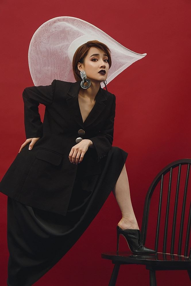 Nhã Phương khác lạ với phong cách menswear ảnh 4