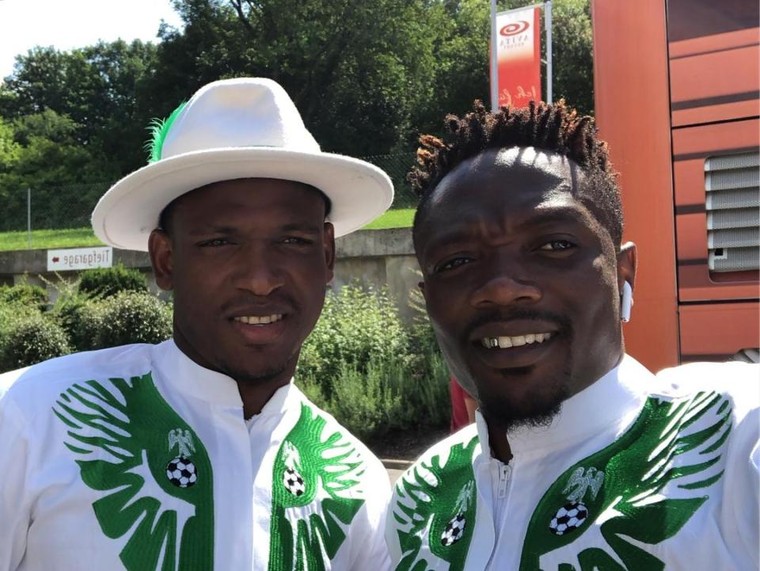 Sửng sốt với trang phục đẹp mắt của Nigeria đến World Cup ảnh 3