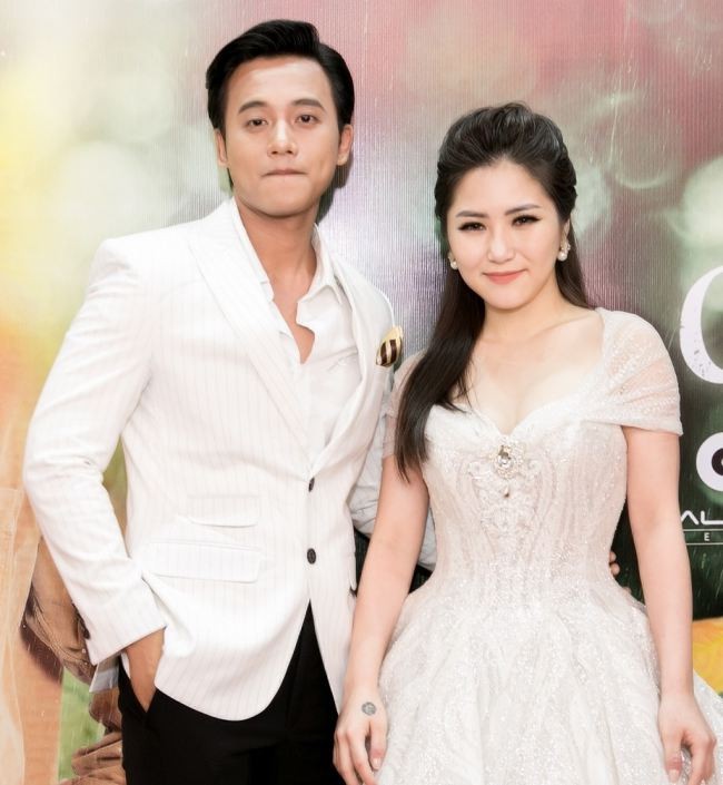 Mai Tài Phến bất ngờ xông lên sân khấu làm Hương Tràm lúng túng ảnh 2