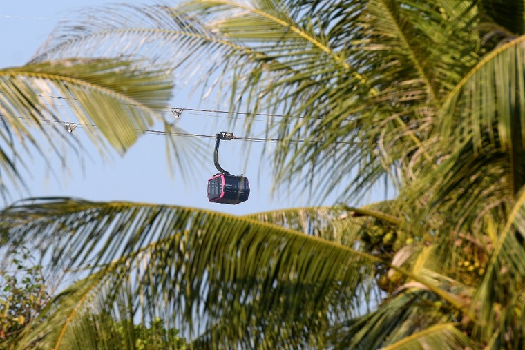 Trẻ em đi cùng bố mẹ được miễn phí vé cáp treo Hòn Thơm ảnh 4