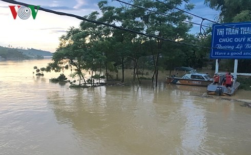 Hàng nghìn người dân vùng lũ Phú Thọ chưa thể về nhà ảnh 2