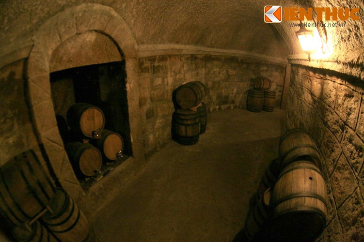 Khám phá hầm rượu cổ độc nhất vô nhị tại Việt Nam ảnh 1