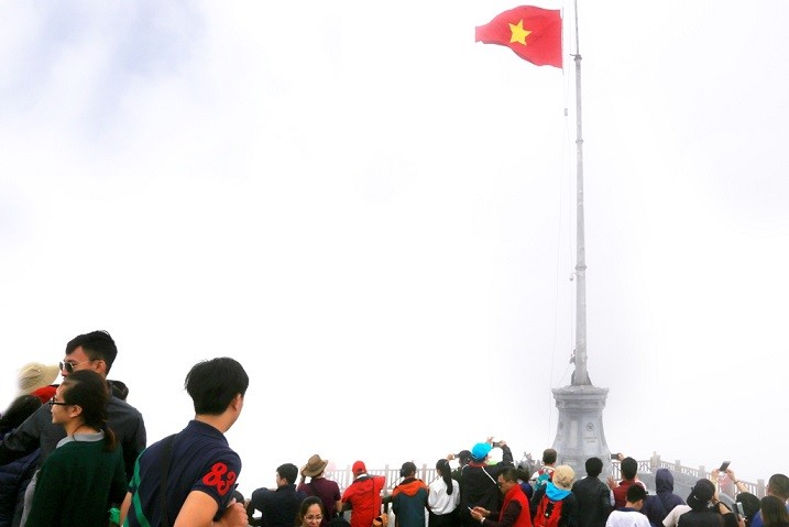 Lễ thượng cờ trên đỉnh thiêng Fansipan sẽ được tổ chức hàng tuần ảnh 1