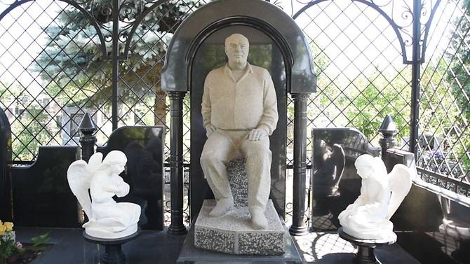 Những ngôi mộ nguy nga tráng lệ của trùm mafia Nga? ảnh 1