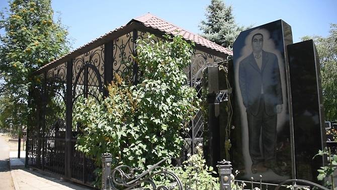 Những ngôi mộ nguy nga tráng lệ của trùm mafia Nga? ảnh 2