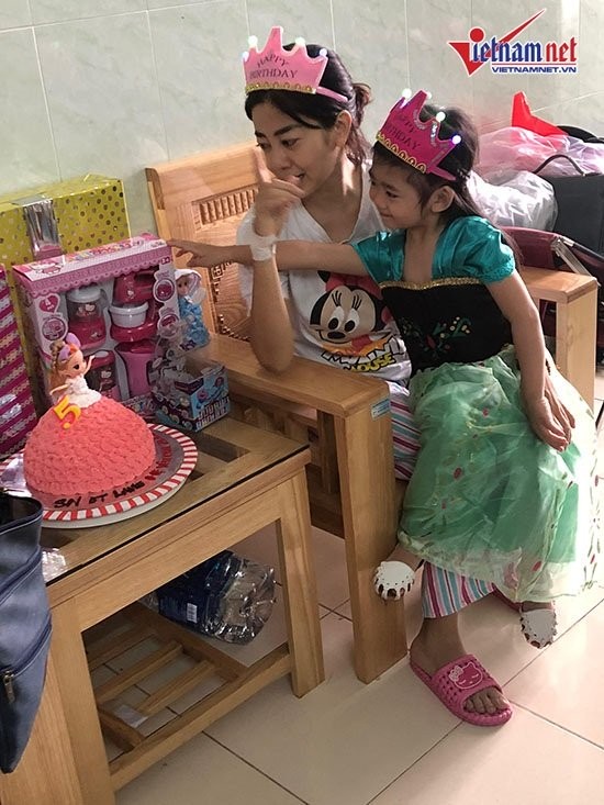 Mai Phương mừng sinh nhật con gái 5 tuổi ở bệnh viện ảnh 5