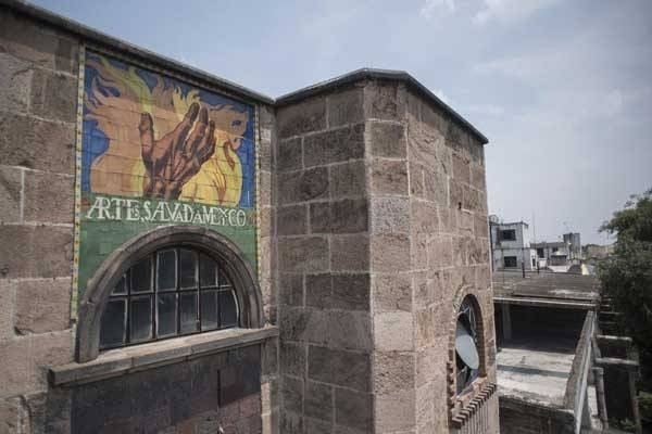 Lời nguyền bí ẩn về khách sạn ma ám bỏ hoang 50 năm giữa phố ảnh 2