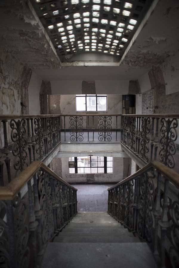 Lời nguyền bí ẩn về khách sạn ma ám bỏ hoang 50 năm giữa phố ảnh 3