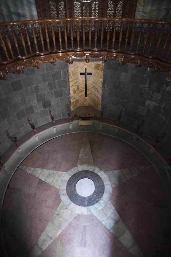 Lời nguyền bí ẩn về khách sạn ma ám bỏ hoang 50 năm giữa phố ảnh 8