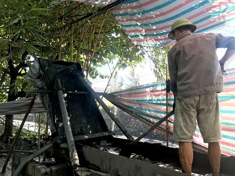 Hiểm nguy nghề... mót than trôi ở Quảng Ninh ảnh 3