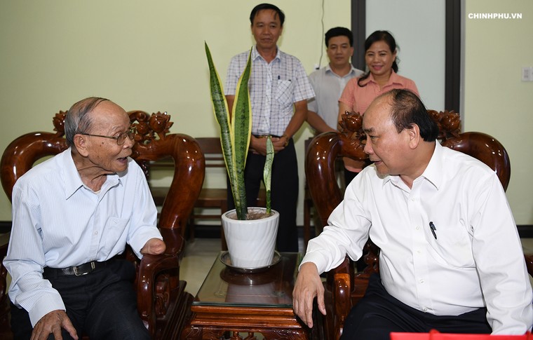 Thủ tướng thăm và làm việc tại Kon Tum ảnh 1