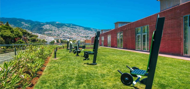 Cristiano Ronaldo mở khách sạn CR7 thứ 6 tại Paris ảnh 4