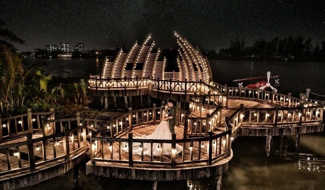 Rủ nhau check-in cây cầu tình yêu đẹp như mơ ở Sài Gòn ảnh 3